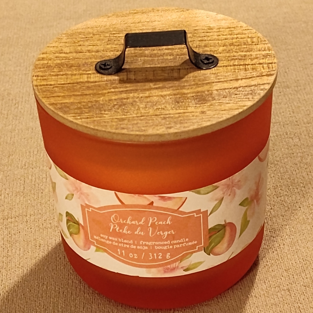 NWT! Ashland Orchard Peach Scented Candle- 11oz